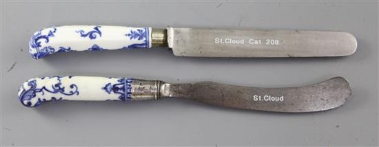 Two Saint Cloud blue and white porcelain pistol-handled knives, first half 18th century,